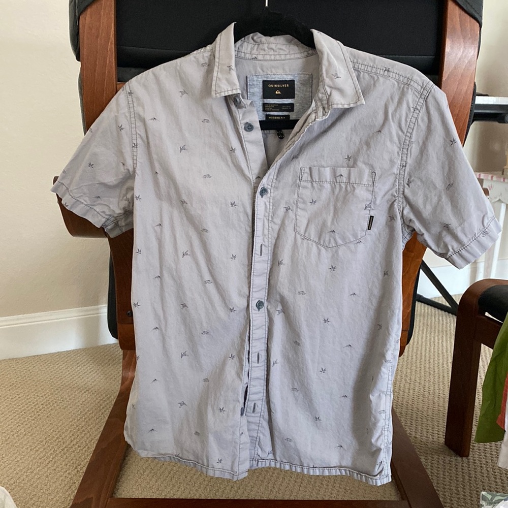 Quicksilver boys short sleeve button down size large